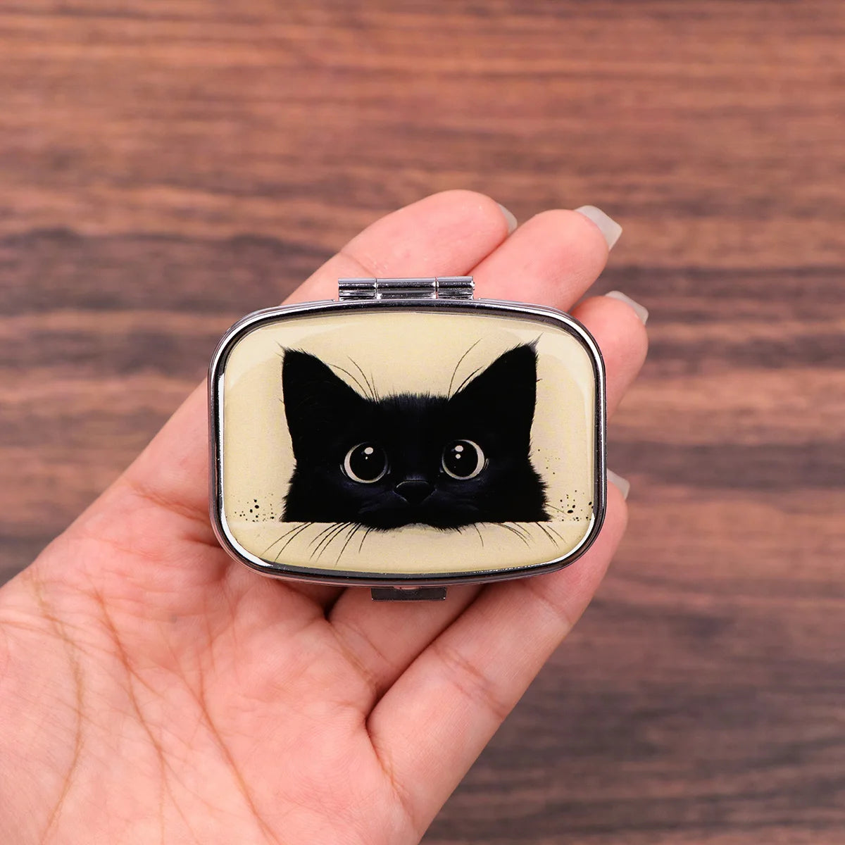 It seems like there is no product description to work with, only images. Please provide a description of the item for a suitable product name to be crafted.